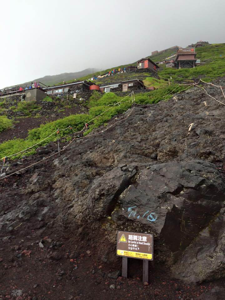 富士登山道砂利道